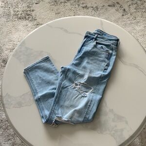 American Eagle  Mom Straight Jean